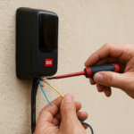 Esquema de conexión de la célula fotoeléctrica BFT: bornes, cableado y alineación